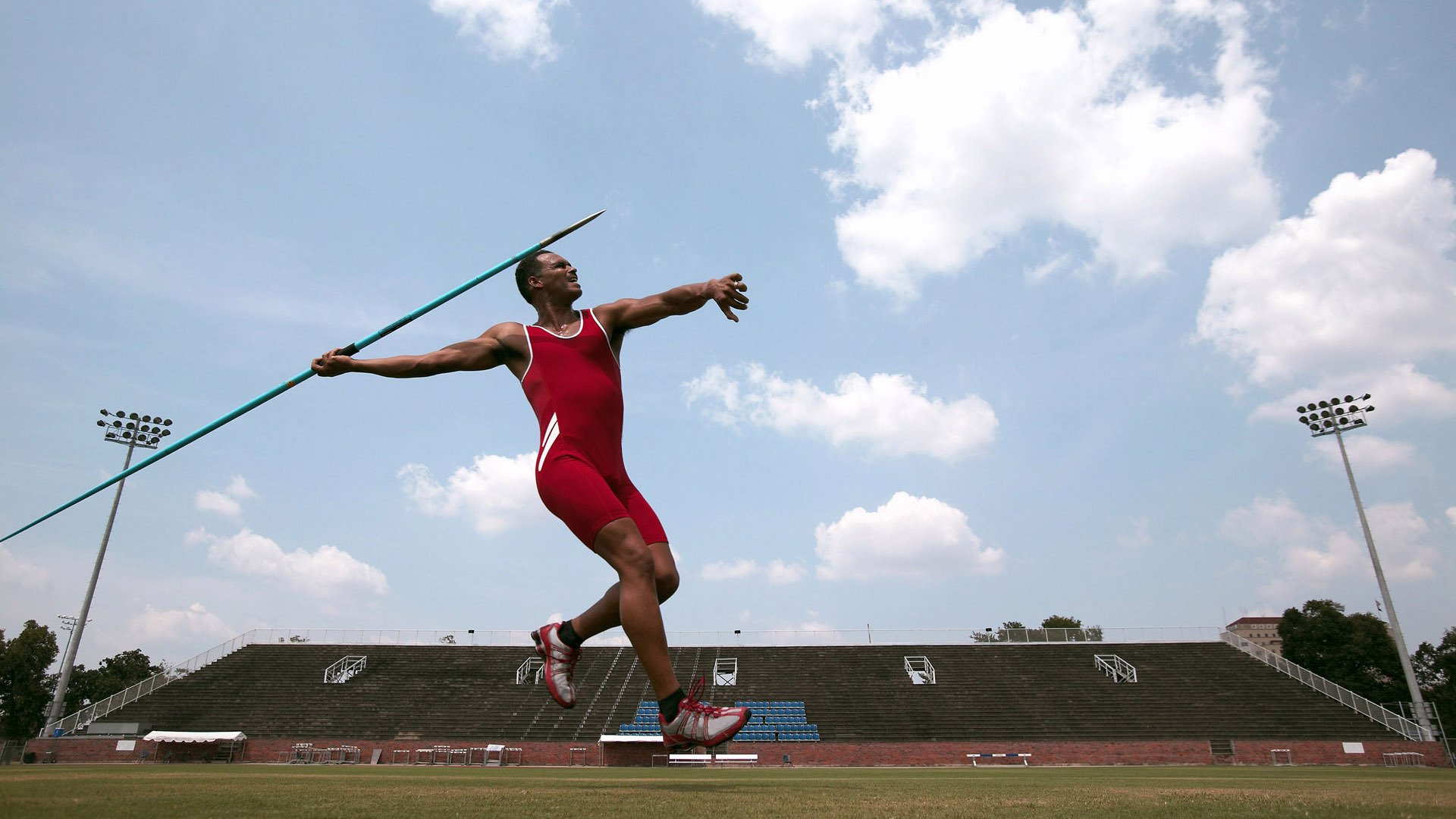 霍芬海姆中卫表现稳健，保障后防安全，霍芬海姆在德国哪里